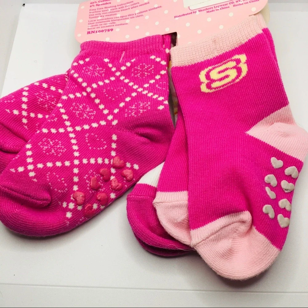 Plaque teddy bear & 4 pr.Socks 0-12 months!5 pc
